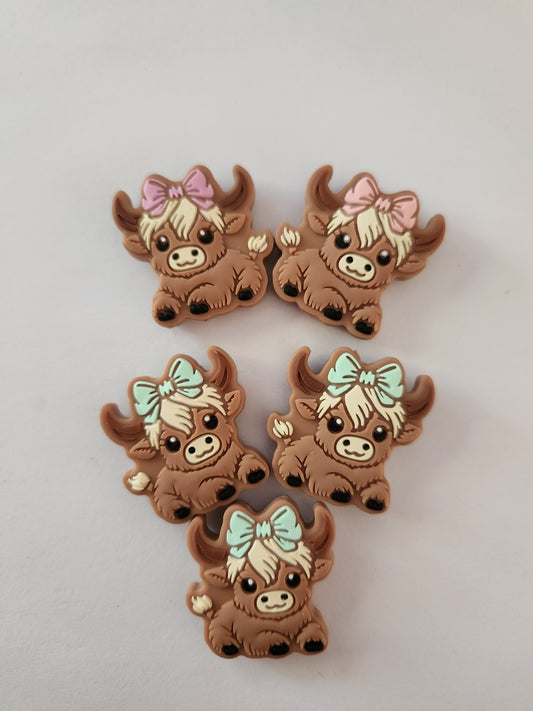 2D Silicone Focal- Cow With Bow (Mystery Bow Color)